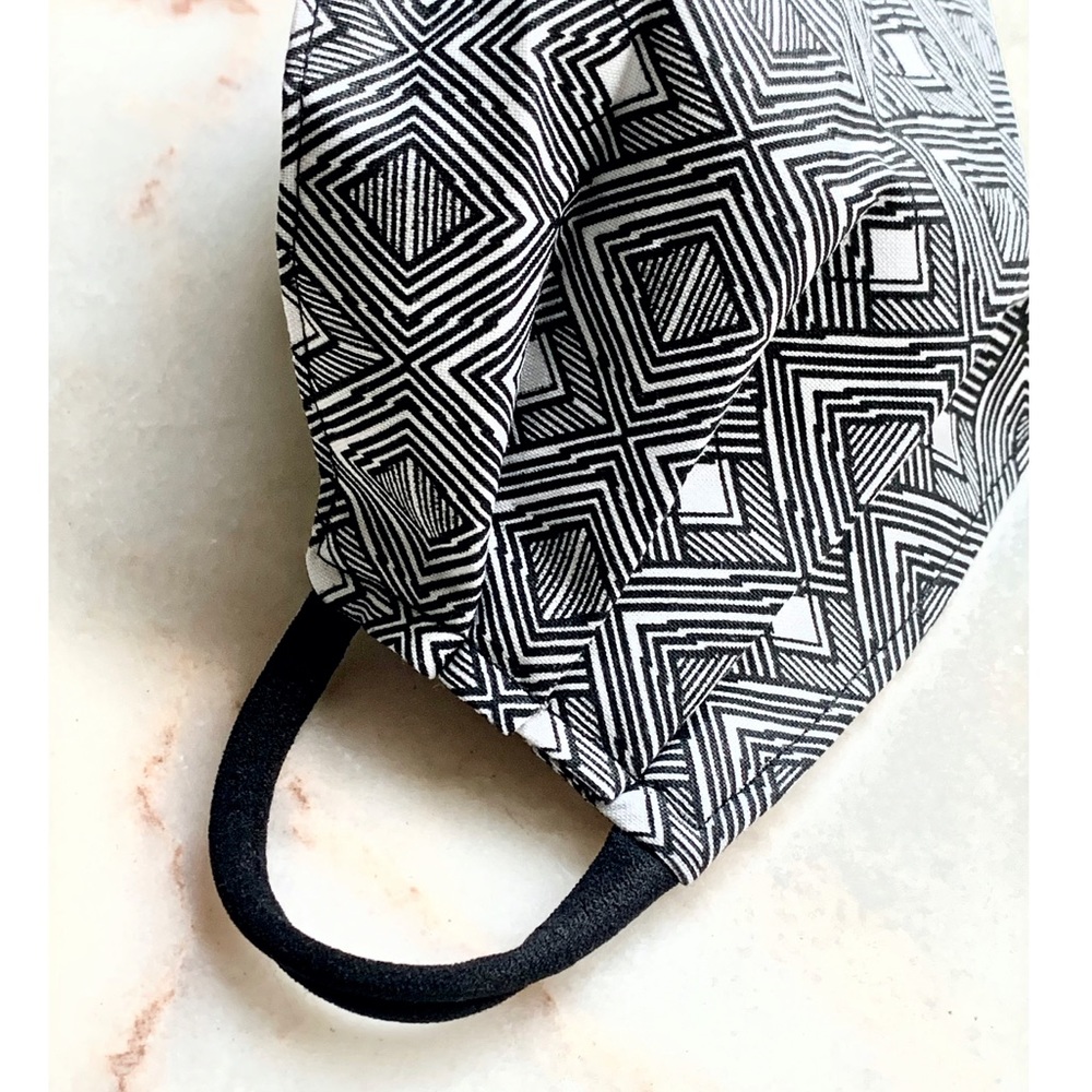 ADULT CLOTH FACE MASK_BLACK/WHITE GEOMETRIC - Picture 5 of 10